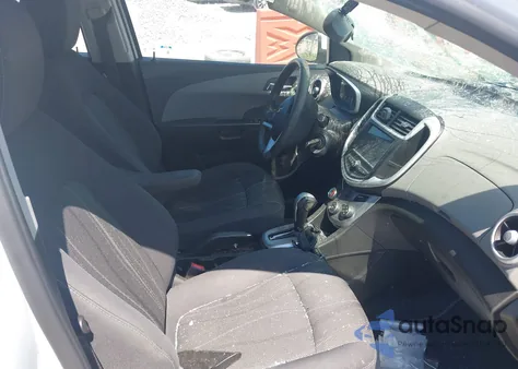 2018 Chevrolet Sonic Lt Auto z USA, uszkodzony, nr VIN 1G1JD5SB4J4122741